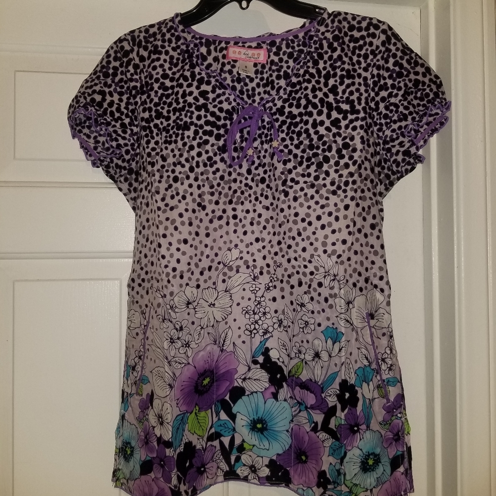 Koi Kathy Peterson scrub top small